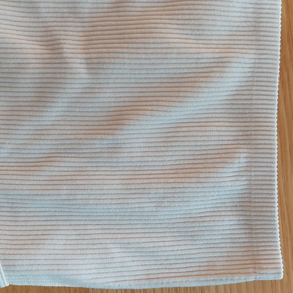 Crop top - Picture 3 of 4